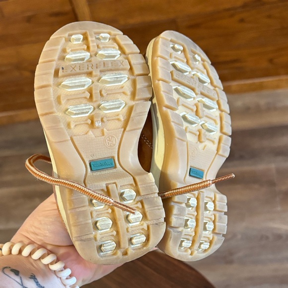 Thom McAn Kids Sneakers in Tan and Cream - Picture 6 of 6